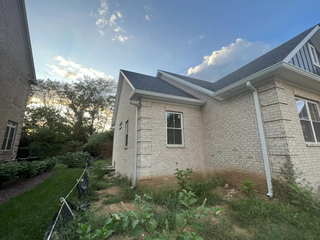 Seamless gutter installation